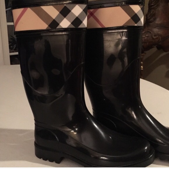 Burberry Shoes - Burberry Rain Boots Size 9